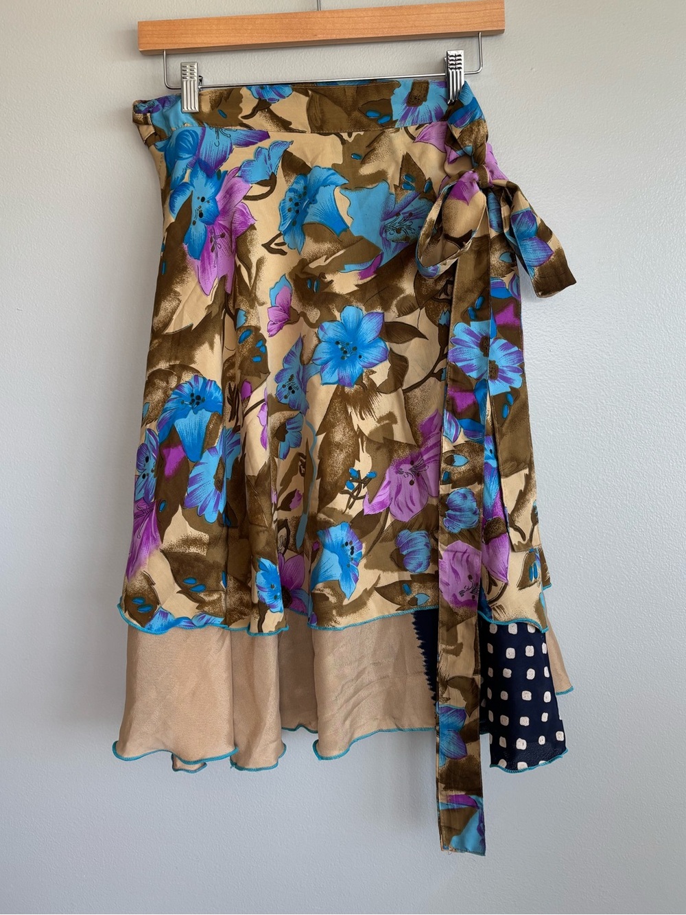 Wevez Magic Wrap Skirt Bohemian Floral Reversible Women’s Small Tan Purple Blue